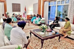 दिल् ली मंत्रिमंडल ने कारोबार सुगमता विधेयक के मसौदे पर विचार-विमर्श किया। स्व-प्रमाणन, डीम्ड अनुमोदन का प्रस्ताव