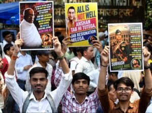 पीएम मोदी के साथ दुर्व्यवहार का वीडियो वायरल हो गया है, एक लड़की ने बताया घर से