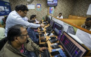 उतार-चढ़ाव भरे कारोबार में सेंसेक्स 152 अंक चढ़ा, रिजर्व बैंक ने नीतिगत दरों में कोई बदलाव नहीं किया