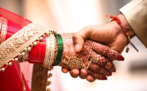 यूपी के गांव में पति ने अपनी पत्नी की प्रेमी से की शादी