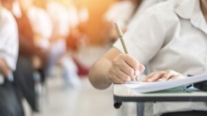 दिल्ली के सरकारी स्कूलों के छात्रों के लिए मुफ्त जेईई और नीट कोचिंग
