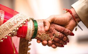 यूपी के गांव में पति ने अपनी पत्नी की प्रेमी से की शादी