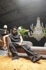 ‘सूट सूट’ या लाहौर की यात्रा नहीं: गुरु रंधावा का नया सिंगल ‘फाइन शायट’ लेता है ‘स्लैंग’