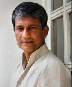 आप किसी किरदार को पूरी तरह से शांत कैनवास पर ही चित्रित कर सकते हैं: आदिल हुसैन