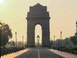 मजबूत ऋण वृद्धि, पूंजी प्रवाह से भारतीय बाजारों को समर्थन मिलने की संभावना है; रुपये के आउटलुक में सुधार: रिपोर्ट