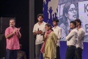 प्रयागराज के कार्यक्रम में राहुल गांधी ने युवाओं से डर, व्यवस्था बदलने की अपील की