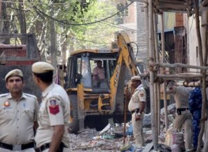 अतिक्रमण अभियान में एमसीडी ने जामा मस्जिद के आसपास के पार्कों से अस्थायी ढांचों को हटाया