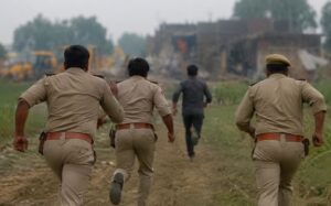 कौशांबी पटाखा फैक्ट्री ब्लास्ट के मुख्य आरोपी नौशाद अली का हुआ हाफ एनकाउंटर, पुलिस पर फायरिंग के बाद पैर में लगी गोली