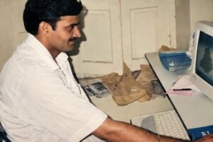 हरियाणा के सीएम नायब सैनी ने पुराने कंप्यूटर के साथ 1990 के दशक की तस्वीर साझा की