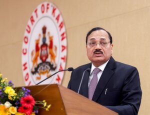 ‘तुम्हारी हिम्मत कैसे हुई?’ सीजेआई सूर्यकांत ने सीजेपी प्रदर्शन में भाग लेने के लिए छात्रा को नोटिस देने पर नोएडा के मजिस्ट्रेट को फटकार लगाई