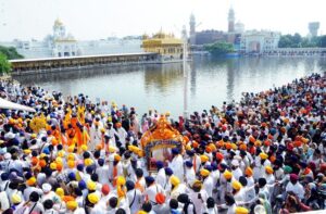 पहला प्रकाश गुरुपर्व: अमृतसर में गुरु ग्रंथ साहिब की स्थापना का जश्न मनाया जा रहा है