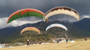 हिमाचल : कांगड़ा में फिर से शुरू होगा पैराग्लाइडिंग