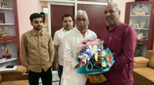 भाजपा के सहयोगी संजय निषाद ने सपा के वरिष्ठ नेता माता प्रसाद पांडे से की मुलाकात, क्या चुनाव से पहले बदल देंगे पाला?