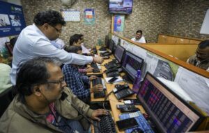 मूल्य खरीद पर बाजार में उछाल; सेंसेक्स करीब 333 अंक चढ़ा, निफ्टी 23,200 के पार बंद