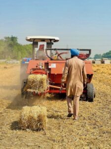 खेतों में आग न लगने की स्थिति को देखते हुए, करनाल पराली प्रबंधन के लिए तैयार