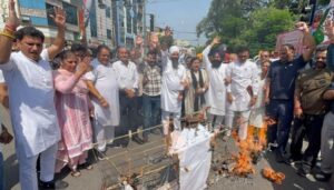 यूपीआई लेनदेन पर नए शुल्क को लेकर कांग्रेस ने जालंधर में प्रदर्शन किया
