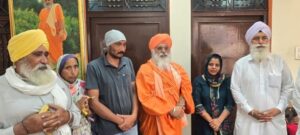 विदेश में वर्षों की अनिश्चितता के बाद, संत सीचेवाल के हस्तक्षेप के बाद दो पंजाबी स्वदेश लौटे