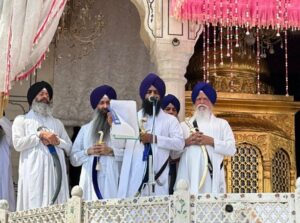 अकाल तख्त ने एसजीपीसी सदस्य अमरजीत सिंह चावला और एडिशनल हेड ग्रंथी मलकीत सिंह को निष्कासित किया