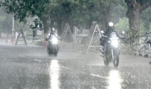 चंडीगढ़ ट्राइसिटी का मौसम पलटा, सप्ताहांत में बारिश का मचा हुआ