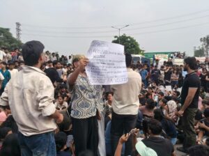 ‘चीजें तब बढ़ गईं जब …’: एलपीयू के छात्रों ने अपनी कहानी का पक्ष बताया क्योंकि पुलिस प्रदर्शनकारियों को शांत करने के लिए कार्रवाई में आ रही है