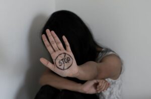 डीयू ने 2 छात्राओं का पीछा करने और उत्पीड़न करने के आरोप में 3 छात्रों को निलंबित किया