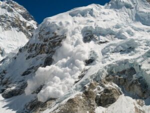 नेपाल में हिमस्खलन: 2 और शव बरामद, 12 अब भी लापता