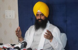 हिंसा पंजाबी छात्रों की परंपरा नहीं : अकाल तख्त जत्थेदार