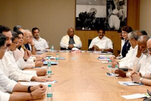 क्या कांग्रेस पंजाब, हिमाचल, केरल, कर्नाटक में चुनाव आयोग को क्लीन चिट दे रही है? स्मृति ईरानी ने सीडब्ल्यूसी पर पलटवार किया