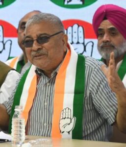 ‘कौन कहता है?’ चुनाव आयोग ने पटियाला से सांसद राहुल गांधी और एसआईआर रोल से उनके परिवार के नाम गायब होने की खबरों को खारिज किया