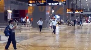 भारी बारिश के बाद दिल्ली एयरपोर्ट पर जलभराव हो गया। कम से कम 9 उड़ानों को डायवर्ट किया गया