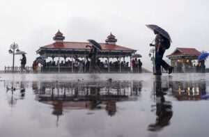 हिमाचल में बारिश के कारण 92 सड़कें बंद 7 जिलों के लिए येलो अलर्ट