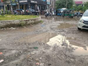 करनाल के करण बाजार में सड़क का काम अधर में लटका है, प्रतिबंधित ठेकेदार ने गुणवत्ता की समीक्षा की मांग की