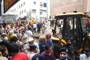 दक्षिण दिल्ली के सत्य निकेतन में पीजी बिल्डिंग ढहने से 5 लोगों की मौत, कई फंसे फरार मालिक, जांच के आदेश