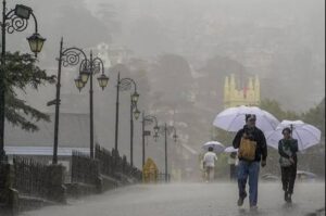 हिमाचल प्रदेश में भारी बारिश: 85 सड़कें अवरुद्ध, बिजली और पानी की आपूर्ति बाधित