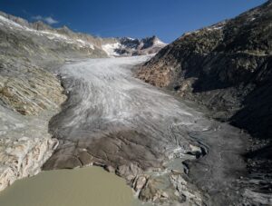 रिकॉर्ड हीटवेव के बाद स्विस ग्लेशियरों ने 5% से अधिक बर्फ खो दी