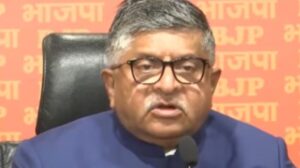 रविशंकर प्रसाद ने दिल्ली में प्रदर्शनों को लेकर विपक्ष पर साधा निशाना: ‘आपने सड़कों पर विरोध प्रदर्शनों को हथियार बना दिया है’