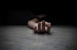 यूपी के अमेठी में शादी के घर में फांसी पर लटकी नवविवाहिता का शव मां ने लगाया हत्या का आरोप