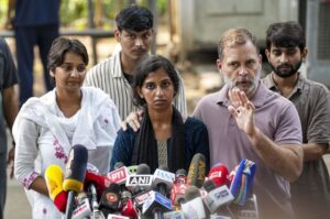 राहुल ने पीएम मोदी से कहा, ‘प्रदर्शन कर रहे छात्रों के रास्ते में न आएं, वे भारत की आवाज हैं’