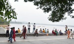 गड़गड़ाहट, बिजली, ओलावृष्टि जागृत ट्राइसिटी; दिन का तापमान सामान्य से नीचे