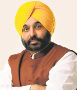उच्च न्यायालय की मंजूरी के बाद खाद्य मेले में शामिल होने के लिए मान आज फ्रांस रवाना