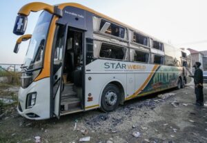 दोराहा के पास जम्मू-कश्मीर जाने वाली बस पर पथराव से हमला, यात्री बाल-बाल बचे