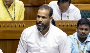 तृणमूल कांग्रेस के सत्ता से बाहर निकलने के बाद गुजरात सरकार ने वडोदरा के विवादित भूखंड का हिस्सा यूसुफ पठान को तोहफे में देने का फैसला किया