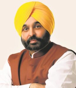 पेरिस से लौट रहे पंजाब के सीएम भगवंत मान को दिल्ली एयरपोर्ट पर हिरासत में लिया गया, 50,000 रुपये का जुर्माना लगाया गया।