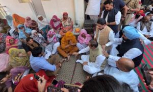 दलित युवक की हत्या के विरोध में अबोहर धरने में शामिल हुए भाजपा नेता, न्याय की मांग