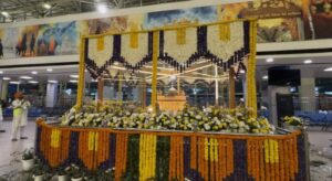 गुरु रामदास प्रकाश पर्व के आगे फूलों और रोशनी से सजाया अमृतसर अंतरराष्ट्रीय हवाई अड्डा