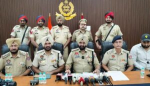 अमृतसर पुलिस ने एक्स्ट्रा न्यूट्रल शराब के डिब्बे जब्त किए हैं। लेंस के तहत हरियाणा लिंक