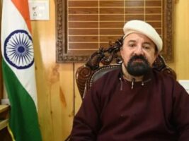 नेकां के वरिष्ठ नेता और लद्दाख स्वायत्त राज्य कांग्रेस के पूर्व मुख्य चुनाव आयुक्त मोहम्मद जाफर अखून भाजपा में शामिल