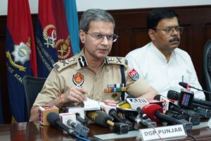 अमृतसर पुलिस ने अवैध हथियारों के नेटवर्क को ध्वस्त किया, एके-47 राइफल और 2 हथगोले बरामद