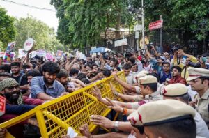 राजधानी में विरोध प्रदर्शन की अनुमति देने के लिए दिल्ली पुलिस को निर्देश देने की मांग करने वाली याचिकाओं पर सुनवाई के लिए सुप्रीम कोर्ट सहमत