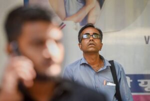 शुरुआती कारोबार में शेयर बाजारों में फिर से उछाल; सेंसेक्स 700 अंक से अधिक उछला